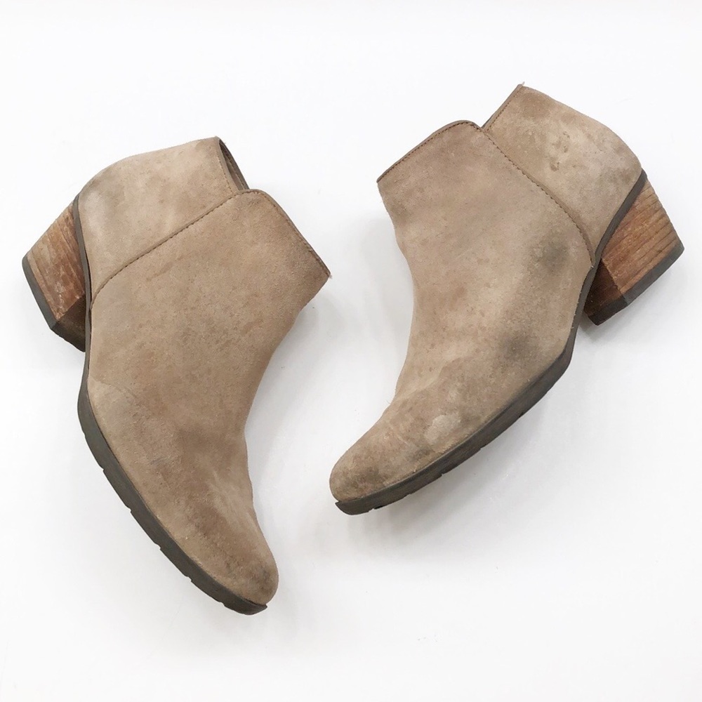 Blondo waterproof tan ankle booties
